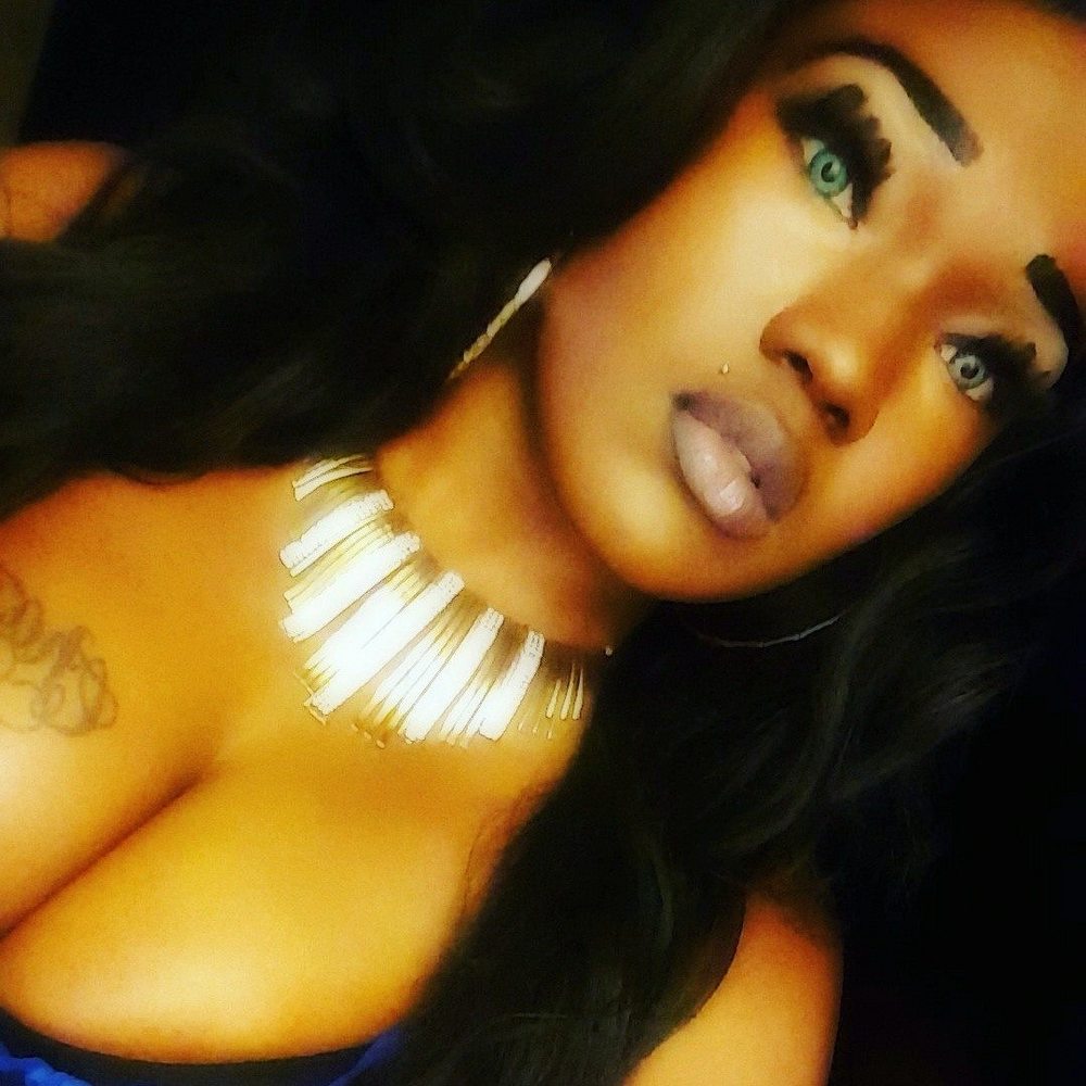 Meet your Posher, Kayla monet